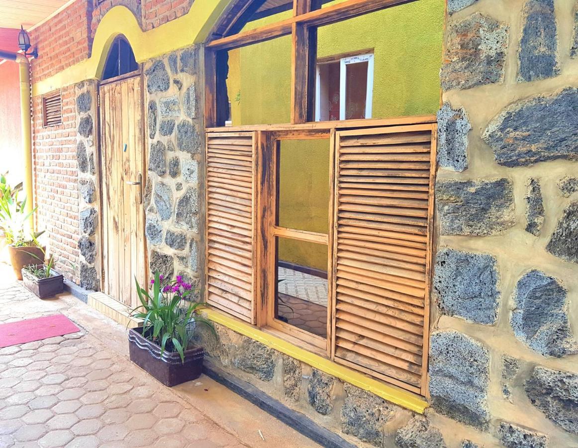 Yambi Guesthouse Kigali Exterior foto